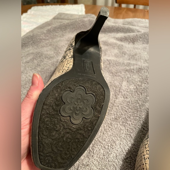 Snakeskin pumps - Picture 10 of 10